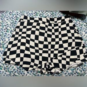 Black and white skort- size medium- tags still on it